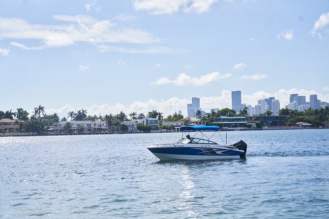 Miami Express Private Boat a 1- Hour Luxury Experience - Coconut Grove Views and the Miami Skyline