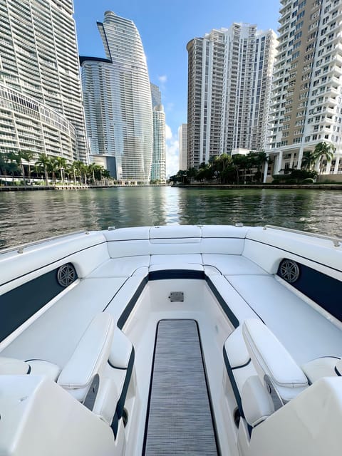 Miami: Private Luxury Boat Charter with a Captain - San Marco, Di Lido, Hibiscus, and Palm islands