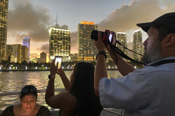 Miami Sightseeing Cruise on a Luxury Yacht - Leaving from Bayfront Park and Bayside Marketplace