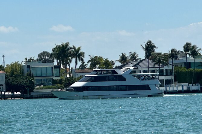 Miami Skyline Boat Cruise Past Millionaire's Homes Optional Stop - A low-cost look at Miami’s private islands