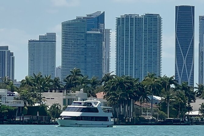 Miami Skyline Boat Cruise Past Millionaire's Homes Optional Stop - Finding the boat at Bayside Marketplace