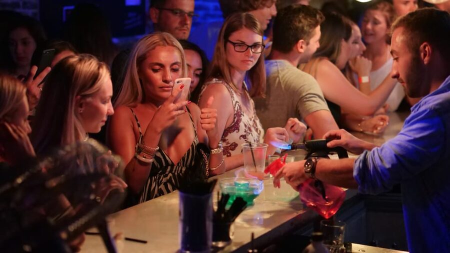 Milan: Ultimate Bar Crawl with Shots and VIP Club Access - Should you book it?
