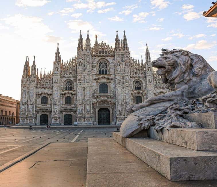Milano: Luxury Duomo Fast-Track Entry with Lift to Terraces - Walking among the spires and rooftops