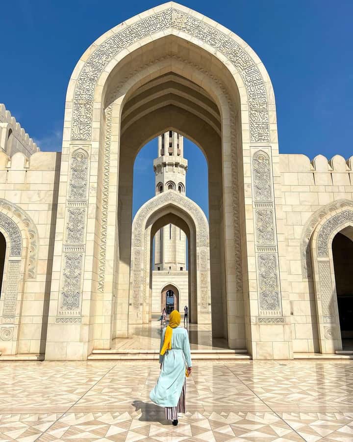 Muscat City Tour and life with Omani Guy ( luxury car). - Bait Al Zubair explains Oman through objects
