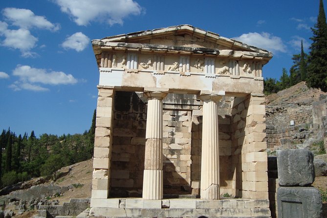 Mystical Delphi & Hosios Loukas Byzantine Wonder Luxury Day Tour - Private transport, drivers, and the guide question