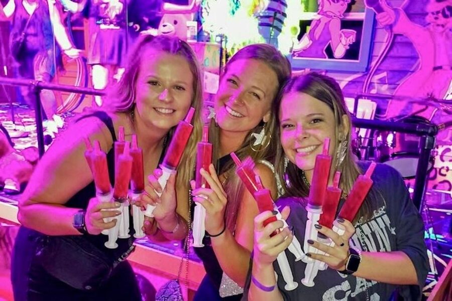 Nashville: Exclusive Entry and Special Offers VIP Bar Crawl - What happens at each bar