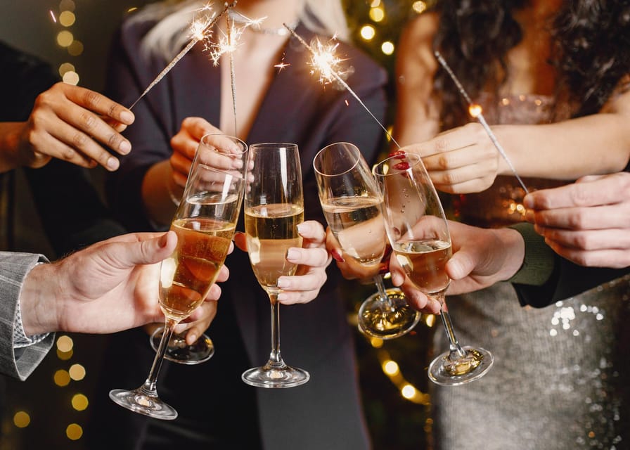 New Year’s Eve Luxury Boat – DJ, Buffet & Open Bar - Key points to know before booking