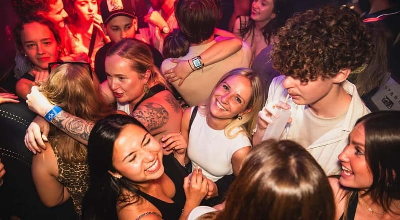 Nice: Bar/Pub Crawl with Free Shots and VIP Entry - Key points to know before booking