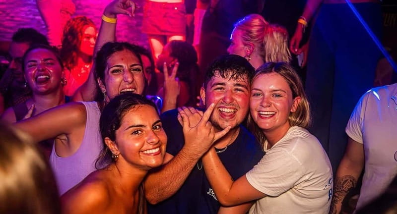 Nice: Bar/Pub Crawl with Free Shots and VIP Entry - What the €11 price really buys you