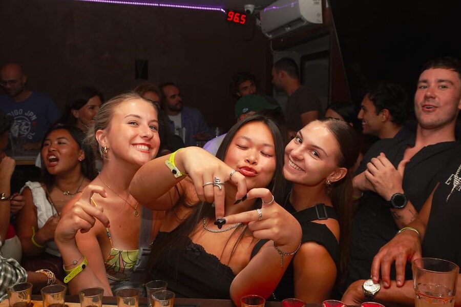 Nice: Orange Bar Crawl with 5 Free Shots & VIP Club Entry - What the Orange Bar Crawl is really selling