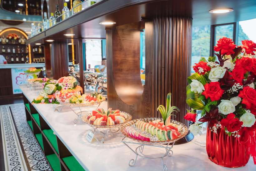 Ninh Binh: Luxury Day Cruise to Stunning Ha Long Bay + Lunch - Luon Cave by kayak or bamboo boat