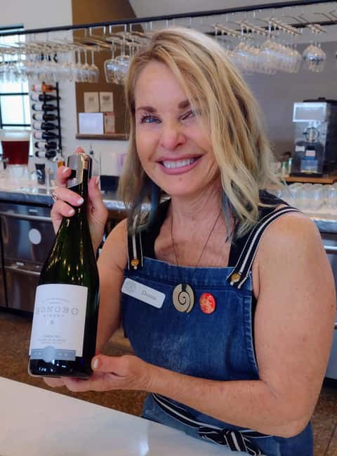 NON BUS VIP GMC YUKON Old Mission Traverse City Wine Tour - Booking and meeting advice for a smoother start