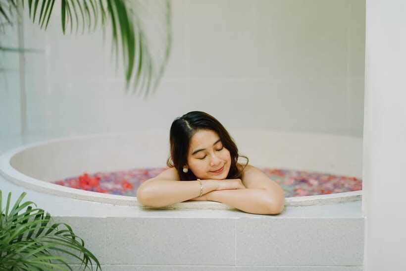 Nusa dua: Luxury Spa Bali Massage, Scrub, Flowerbath 2 hour - Yogurt moisturizer and the flower bath