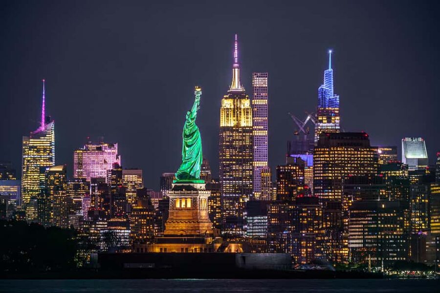 NYC at Night: 3-Hour Luxury Bus Tour of Top Highlights - Why New York works so well after dark