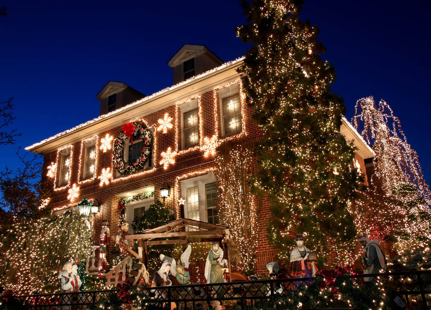 NYC: Dyker Heights and NYC Holiday Lights Luxury Bus Tour - A four-hour route through holiday New York
