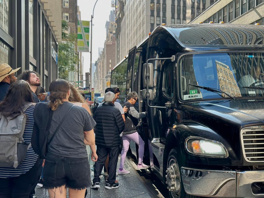 NYC: Half-Day Luxury Bus Tour of Top Highlights - Why the guides make a difference