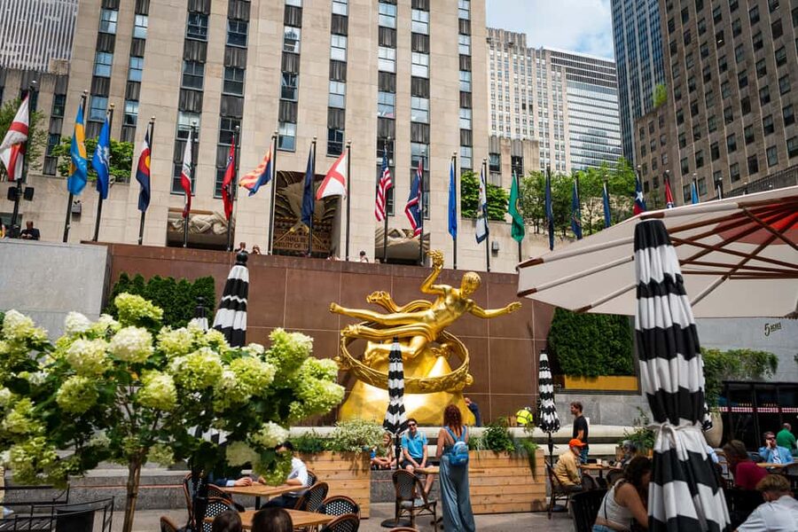 NYC: Half-Day Luxury Bus Tour of Top Highlights - Rockefeller Center gives you the first real break