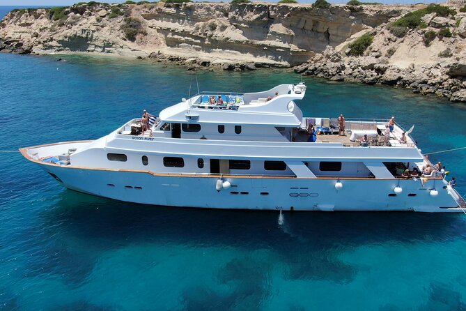 Ocean Flyer VIP Cruise from Paphos Adults Only - Lunch, cocktails, and attentive service