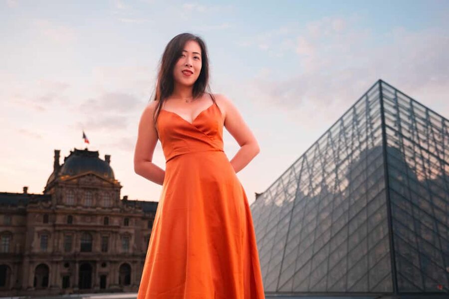 Paris: Luxury Photoshoot near the Eiffel Tower Photos in 24H - Why a 30-minute Eiffel Tower photo shoot works