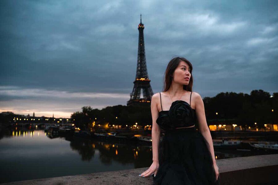 Paris: Luxury Photoshoot near the Eiffel Tower Photos in 24H - Twenty edited photos in a private gallery