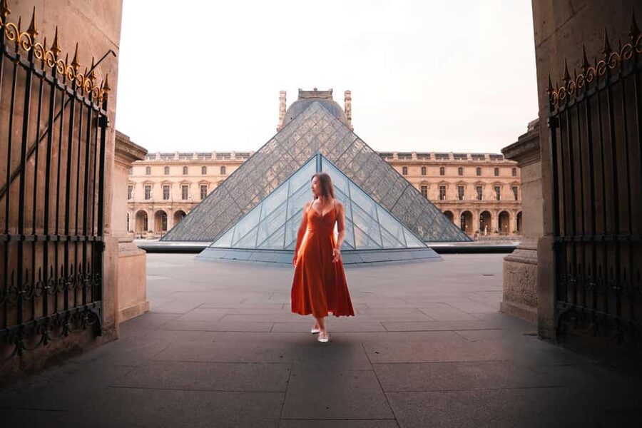 Paris: Luxury Photoshoot near the Eiffel Tower Photos in 24H - Is $53 good value for Paris photography?