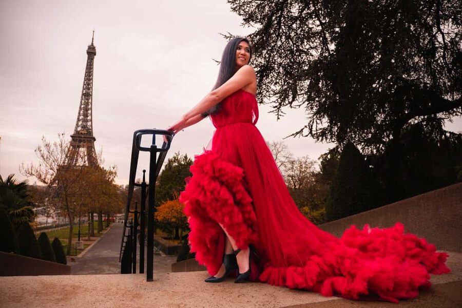 Paris: Luxury Photoshoot near the Eiffel Tower Photos in 24H - Who will enjoy this experience most?