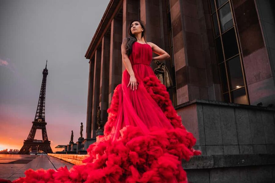 Paris: Luxury Photoshoot near the Eiffel Tower Photos in 24H - Meeting near the Eiffel Tower