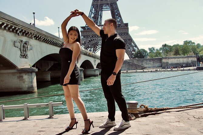 Paris Luxury Private Professional Photoshoot at the Eiffel Tower - Avenue de Camoens for a quieter frame
