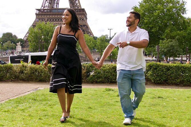 Paris Luxury Private Professional Photoshoot at the Eiffel Tower - Pont de Bir-Hakeim and the Seine-side look