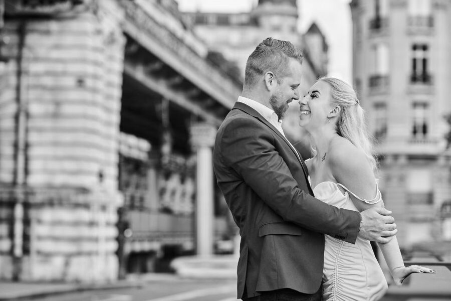 Paris: Private VIP Photoshoot with Experienced Photographer - Photos for couples, families, birthdays, and solo visitors