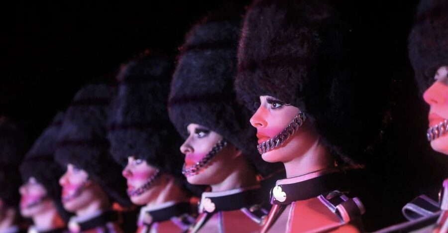 Paris: The Crazy Experience, a VIP tour of the Cabaret - Dress, bags, and camera rules