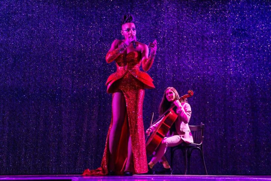 Paris: VIP Dinner and Cabaret Show at Paradis Latin - L’Oiseau Paradis brings the theater to life
