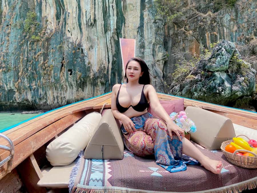 Phi Phi: Luxury Private Longtail Boat to Maya Bay with Lunch - Snorkeling among fish and coral