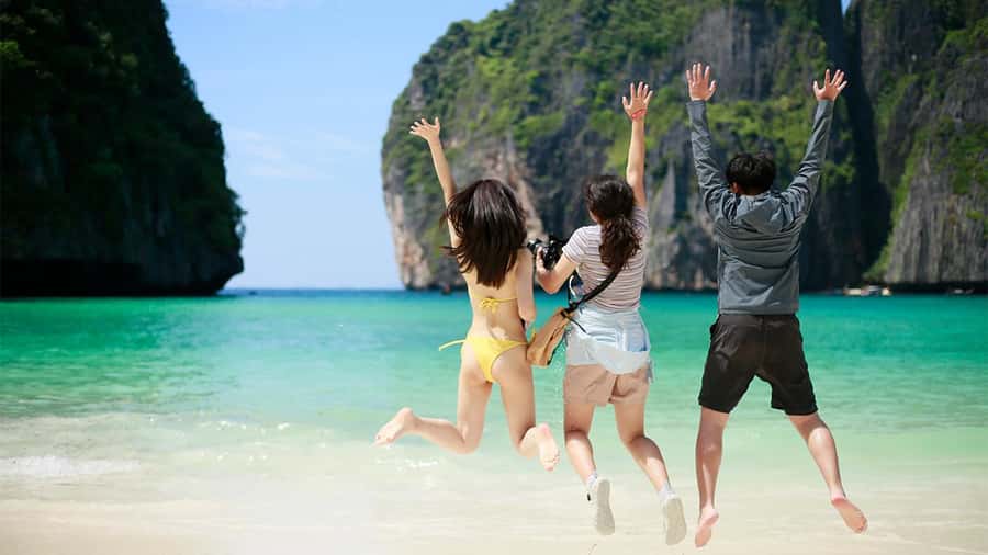 Phuket: Indigo Luxury Yacht to Phi Phi, Maya & Maithon - The crew, guide Mini, and the photo service