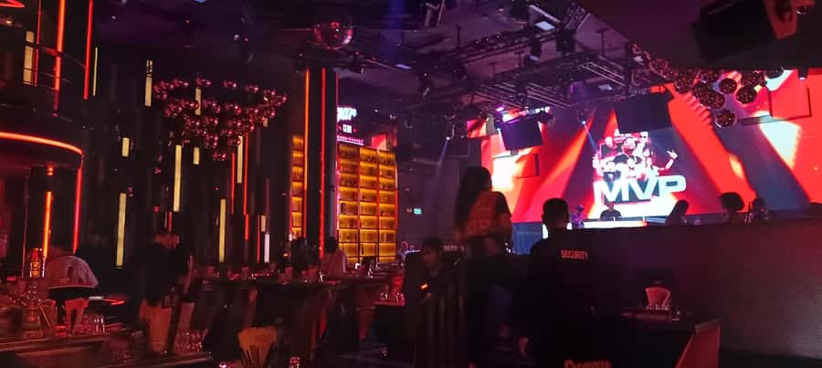 Phuket Nightlife Tour: Patong Bar & VIP Club Crawl Adventure - Live bands at New York Music Bar