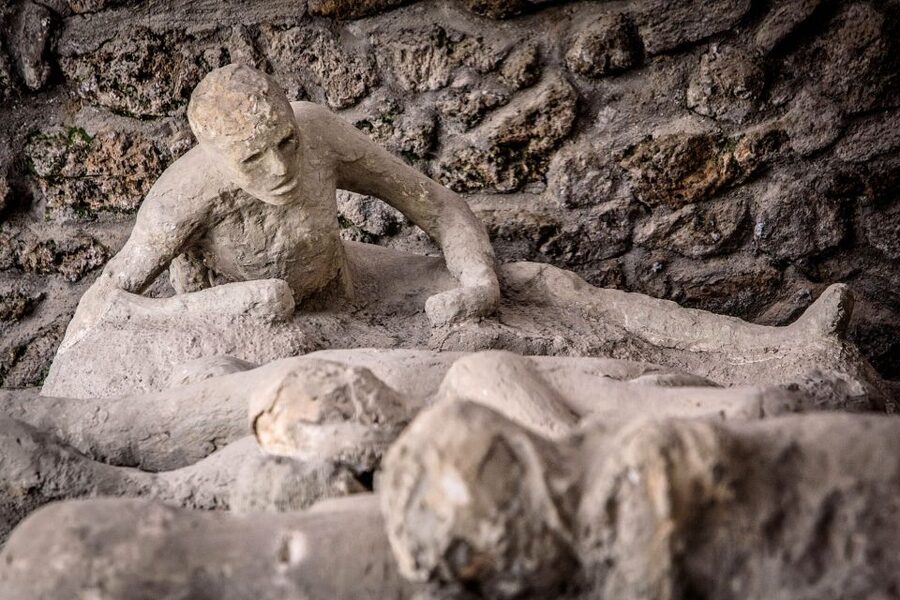 Pompeii VIP 3h Tour: Skip-the-line with your Archaeologist - Via dell’Abbondanza and the Roman daily routine