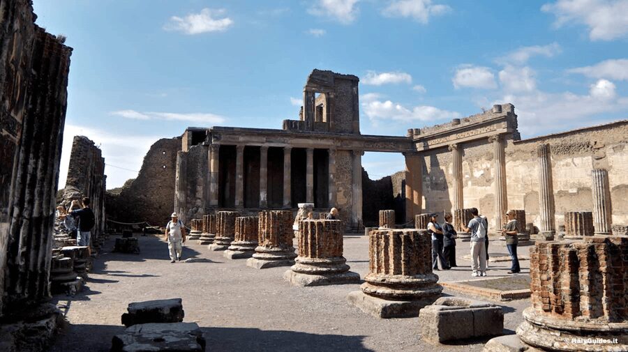 Pompeii VIP 3h Tour: Skip-the-line with your Archaeologist - The Lupanare and the Forum Baths
