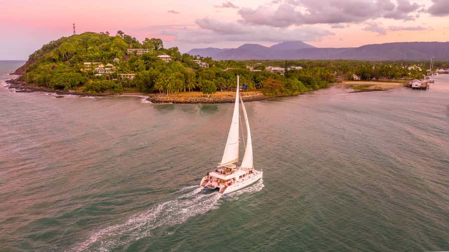 Port Douglas: Sunset Sailing Cruise on Luxury Catamaran - The crew makes the difference