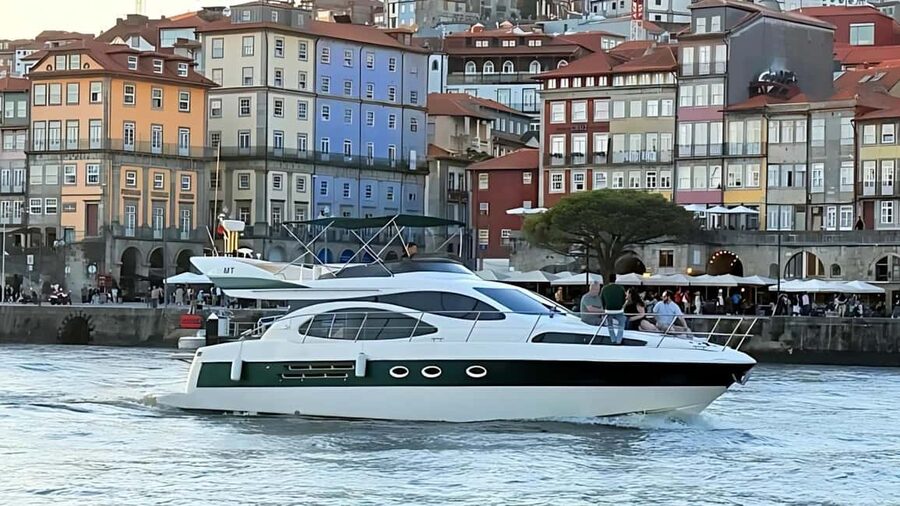 Porto: Luxury 6 Bridges Yacht Cruise with Wine & Snacks - Why the Douro is best seen from a small yacht