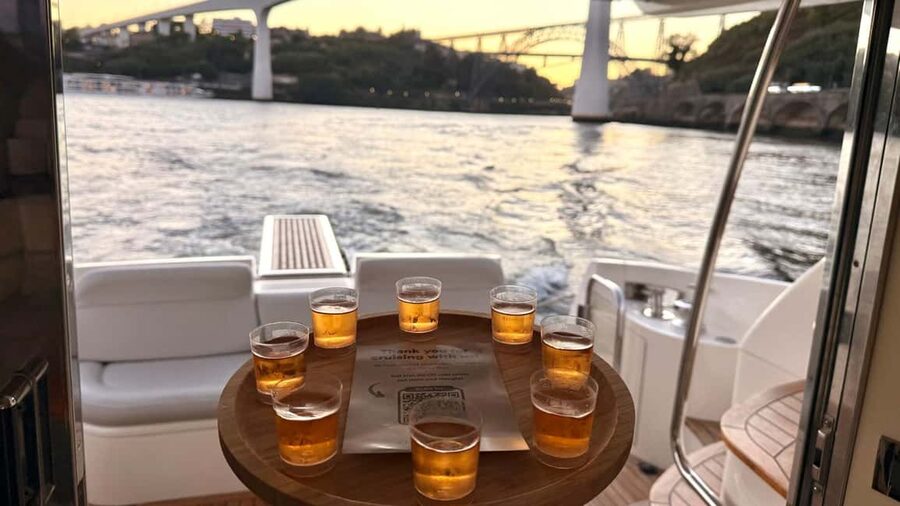 Porto: Luxury 6 Bridges Yacht Cruise with Wine & Snacks - Toward Afurada and Foz do Douro