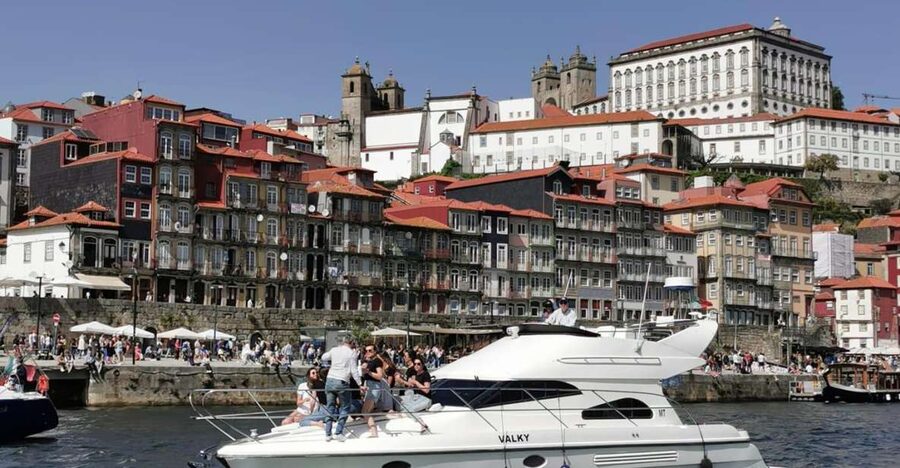 Porto: Luxury Yacht Tour of the 6 Bridges and Douro Estuary - At a glance