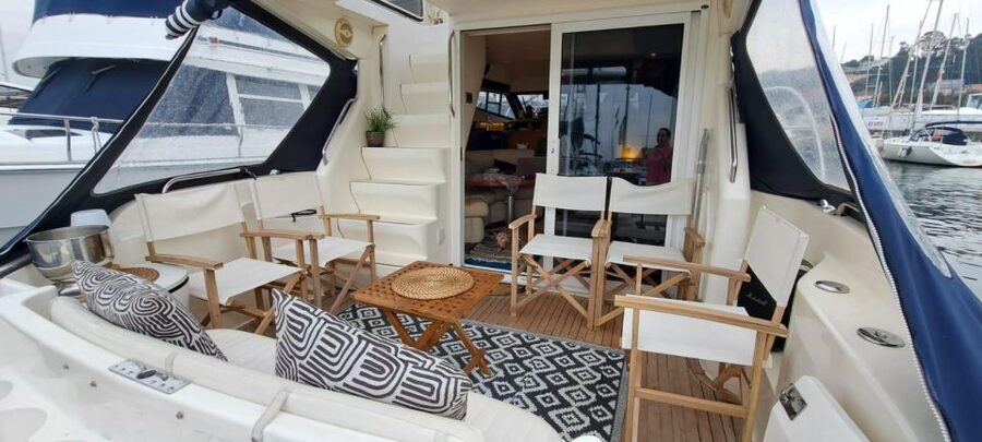 Porto: Luxury Yacht Tour of the 6 Bridges and Douro Estuary - What the $57 price really buys you