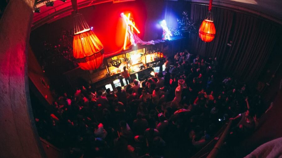 Porto: Pub Crawl with 6 Drinks and VIP Club Entry - Who will get the most from this Porto night out?