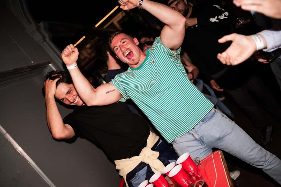 Porto: Pub Crawl with 7 Drinks, Games, and VIP Club Entry - Rua da Galeria de Paris brings the group together