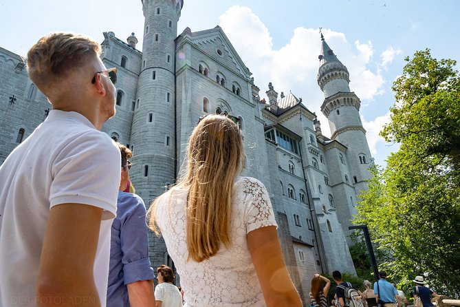 Premium Neuschwanstein Castle and Linderhof VIP Tour from Munich - Oberammergau is brief but worthwhile