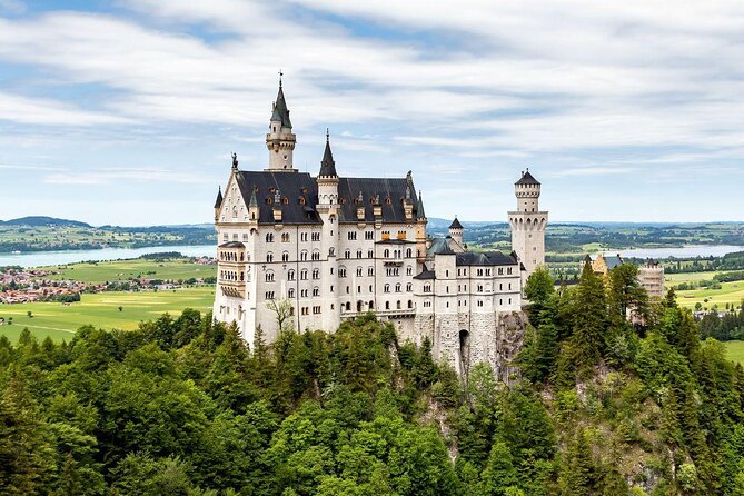 Premium Neuschwanstein Castle and Linderhof VIP Tour from Munich - Tips for getting the most from the day