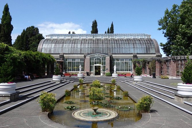 Private Auckland City Tour For Small Group in a luxury vehicle. - Auckland Domain and the museum area