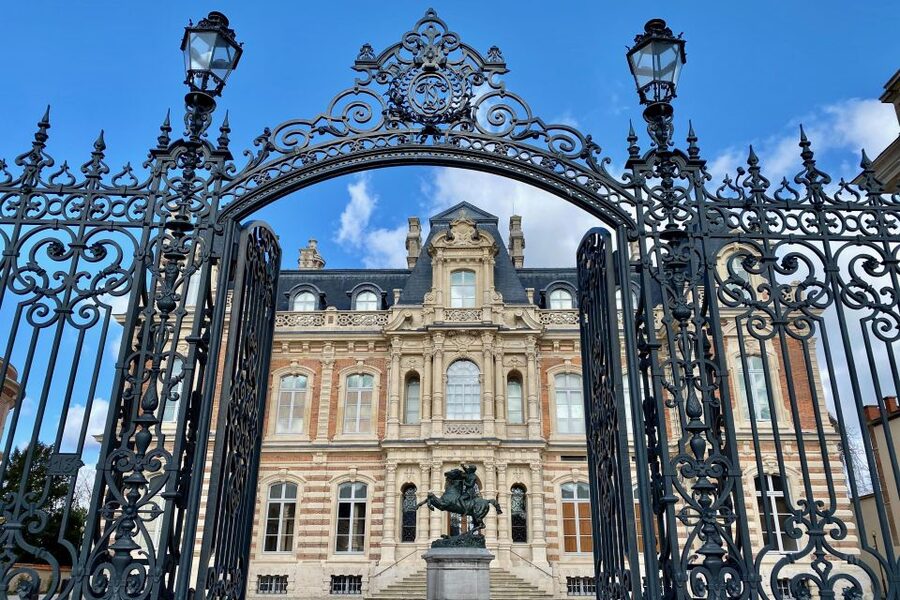 Private Champagne Ruinart, Moet Chandon VIP Tour by Mercedes - A long Champagne day from a Paris hotel