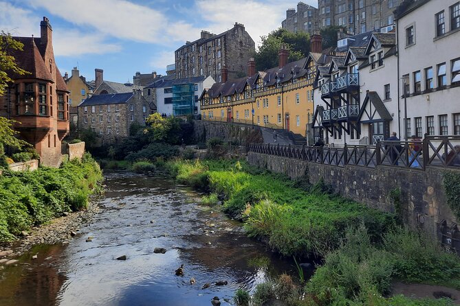 Private Edinburgh City 4-Hour Guided Tour in a black cab LEVC TX - A smart first look at Edinburgh in four hours