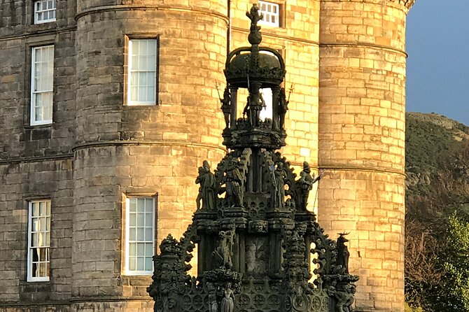 Private Edinburgh City 4-Hour Guided Tour in a black cab LEVC TX - Holyrood, Parliament, and Arthur’s Seat